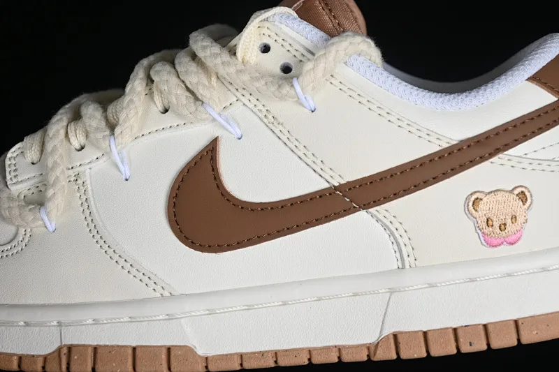 All Categories Nk SB Dunk Series Nk SB Dunk Low Low-top Sneakers Nk Dunk Low Next Nature "Hemp" Trick-or-treat Doll Soybean Milk Bear Maillard Simple and Versatile SB Strap Low-top Casual Sneakers DD1873-200
